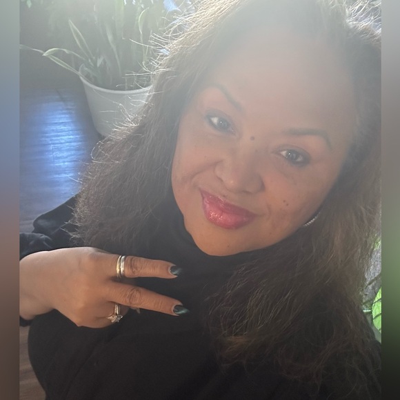 Meet your Posher, DeeDee - Picture 4 of 6